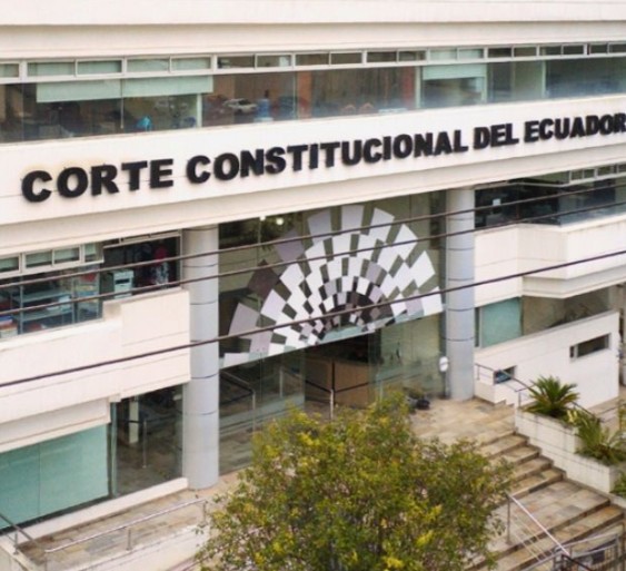 Government sends Constitutional Court an eviction notice, but cancels it a day later