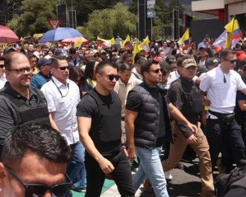 Two surveys show Noboa lacks public support in his attack on the Constitutional Court