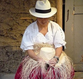 Sombrero museum offers weaving classes; Autopista construction reroutes traffic and changes bus routes
