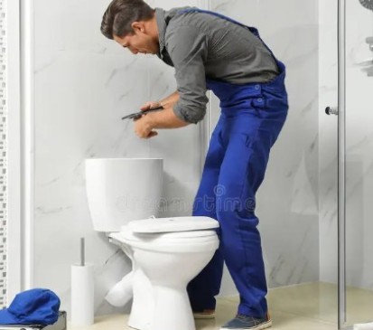 The maestro visits the throne room: Navigating the shoals of Ecuadorian plumbing