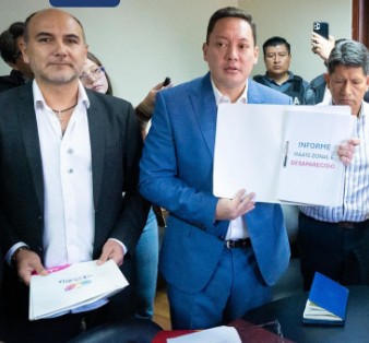 Mayor and prefect deliver studies showing pollution risk of Loma Larga, could lead to license revocation