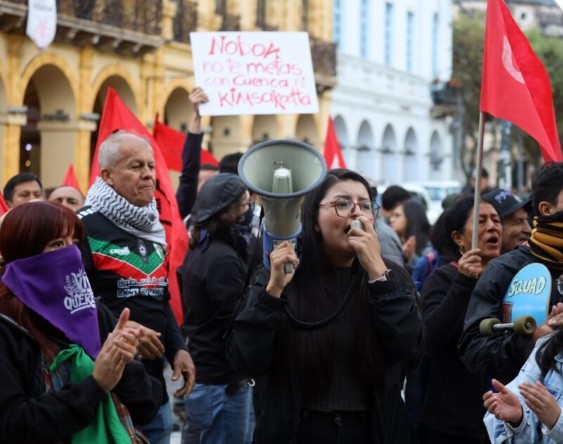 Protests increase but violence is limited: Marches in Cuenca, roadblocks in Imbabura, teargas in Quito