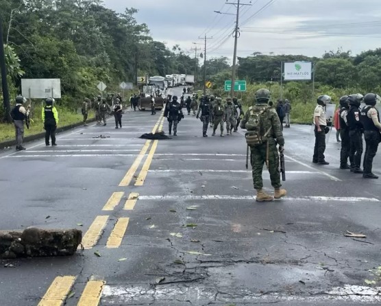 Government sends convoy to Ibarra following violence that left one protester dead and 12 soldiers injured