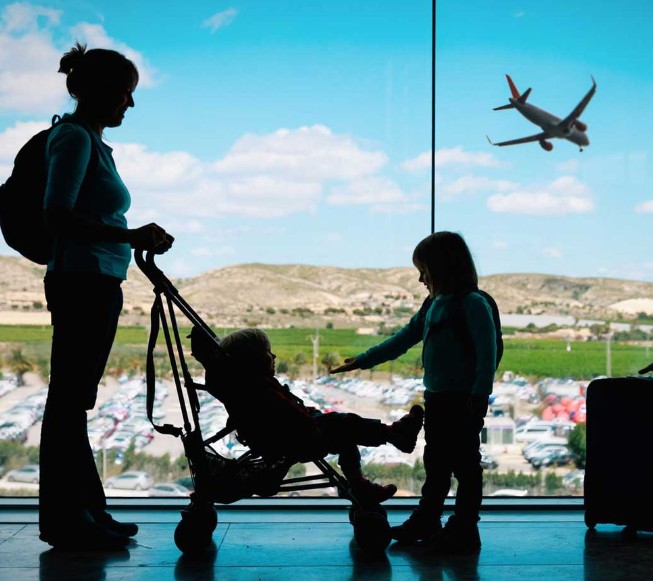 Cuenca promotes travel adventure; New parks will open soon; Traveling with children; Ecuador and S. Korea sign free trade pact; Traffic accidents drop