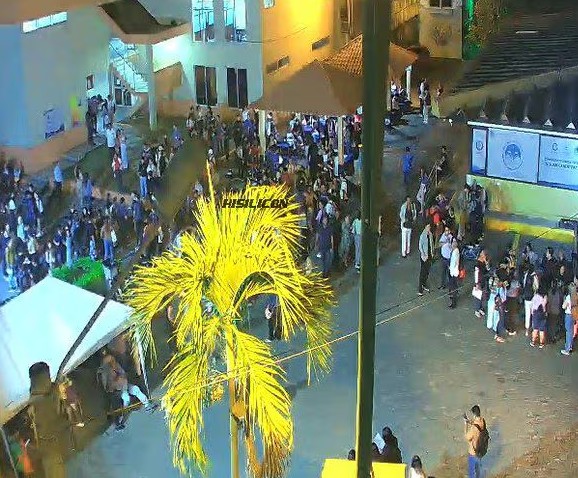 Government changes strategy, will not clear roadblocks in Imbabura; Strong earthquake shakes the Austro; Attempt to poison Noboa investigated