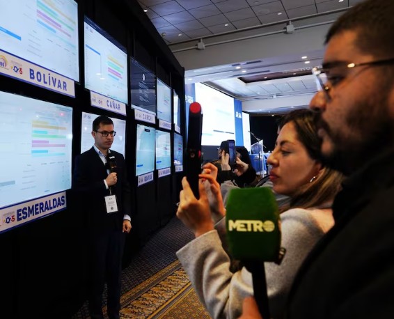 Voters hand Noboa a stunning referendum defeat