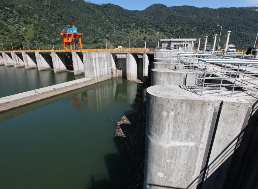 Electricity shortage deferred by record rains but experts claim the crisis is worse than ever