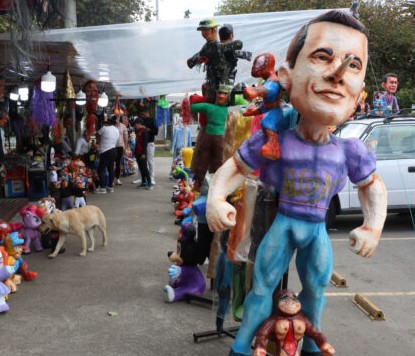 Satire rules in tonight’s Comparsas and Mascaradas parade; Cuenca’s rivers are running low; Colombian rebels warn Trump; New emergency is declared