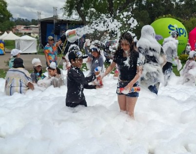 Cuenca wastes water, WHO says; Taste of Carnaval lives on in the Cajas; Eight human heads in a bag; Cartoon takes aim at time Noboa spends in Miami