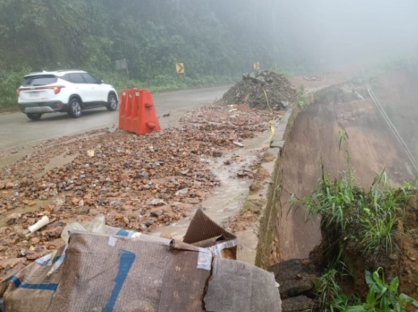 Nine-year-old Ecuadorian girl detained by ICE; Heavy rains will continue; Carnival events announced; Mall del Alto opens in three months; Airport fees increase