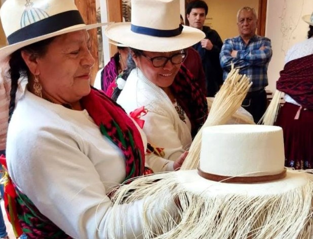 300 prisoners arrive in Cuenca; National Assembly hits the road; Dance festival, Argentine song and dance, comedy on the agenda; Centrosur cleans up