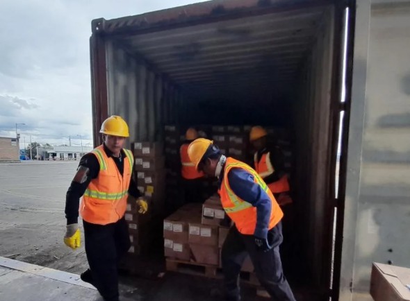 Colombia retaliates, raising tariffs on Ecuador goods to 100% as truckers warn of smuggling