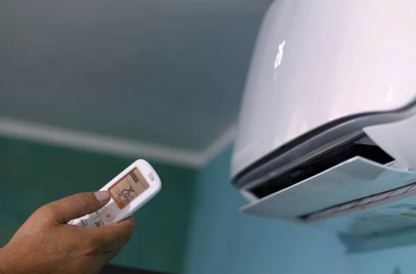 Thousands of fraudulent driver’s licenses could be cancelled; Expat deported on child pornography charges; AC consumes 11% of country’s electricity