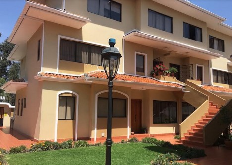 The cost of living for the typical Ecuadorian family is 90% less than for a U.S. family