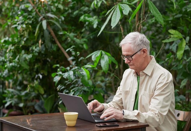 Does experience still matter in the age of AI?