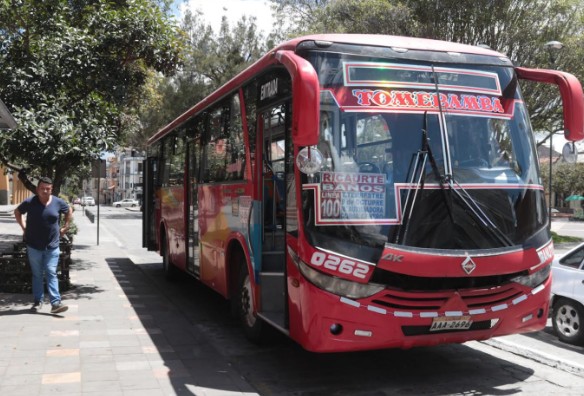 Municipal buses end service three hours early, blaming rising costs and inaction by city government