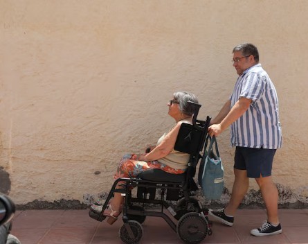 Elderly British expats living in Spain struggle to find caregivers post-Brexit