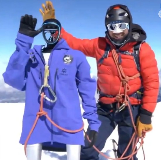 A humanoid robot climbs Ecuador’s Chimborazo volcano and sets his sites on Mount Everest