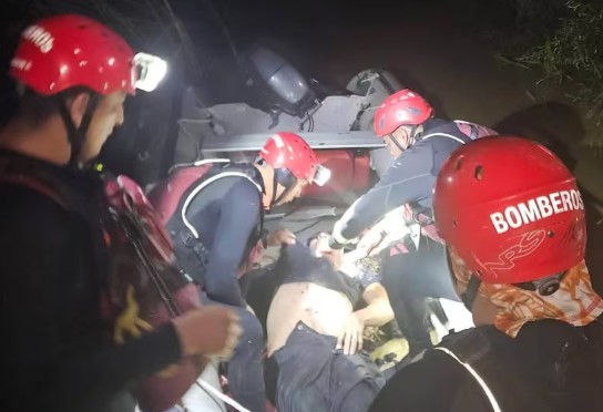 Six dead and eight missing, including government officials, following Zamora Chinchipe flood