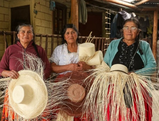 Discover Cuenca’s Bajada del Padrón; Wildfire season keeps firefighters busy; Water service cut in El Valle; Centrosur installs ‘smart’ electric meters in Centro