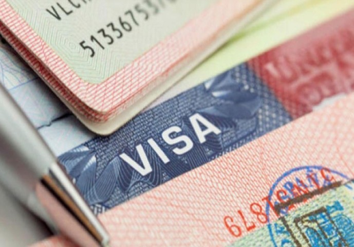 U.S. restricts visas to Ecuadorians, Bolivians, Peruvians and Colombians for corruption and drug trafficking